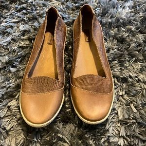 Leather Olu Kai flats